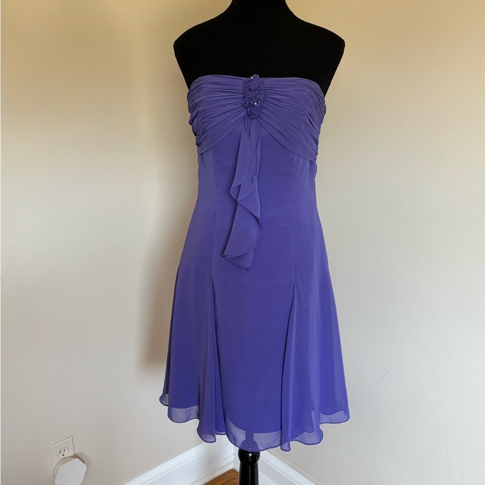 Elegant Strapless Purple Cocktail Dress with Ruching Detail